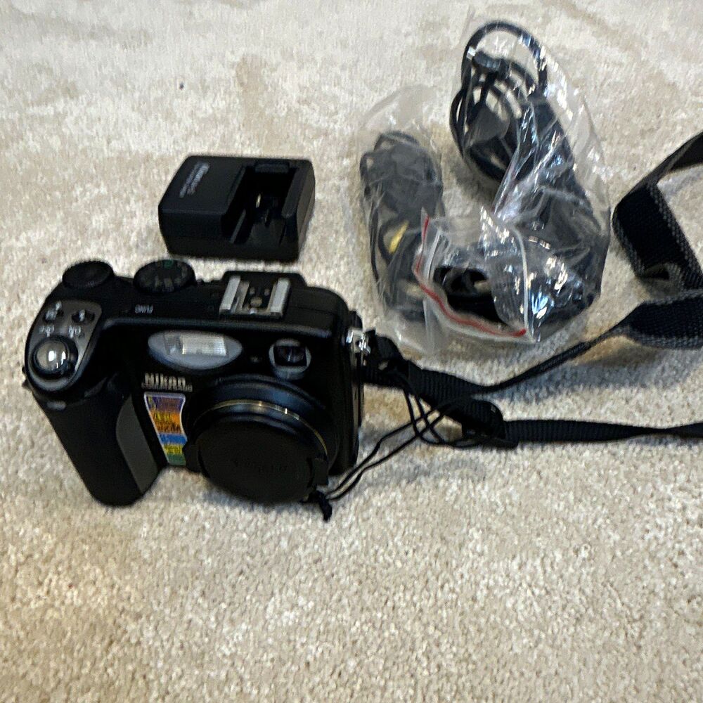 Nikon COOLPIX 5400 5.1MP Compact Digital Camera Black 4x Zoom USB Flash